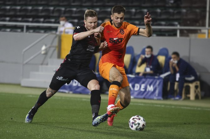 Süper Lig: Gençlerbirliği: 0 - Galatasaray: 1 (İlk Yarı)