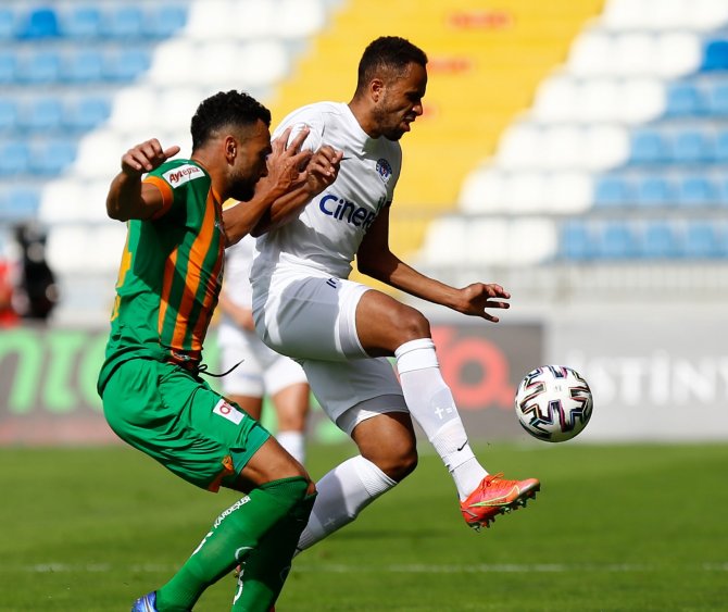 Süper Lig: Kasımpaşa: 2 - Aytemiz Alanyaspor: 0 (İlk Yarı)