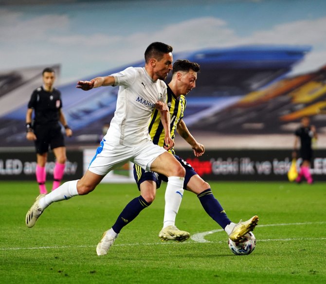 Süper Lig: Fenerbahçe: 3 - Bb Erzurumspor: 0 (İlk Yarı)