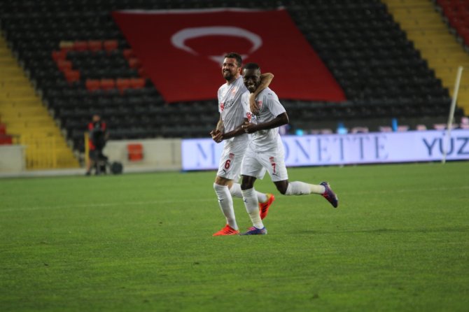 Süper Lig: Gaziantep Fk: 0 - Sivasspor: 1 (İlk Yarı)