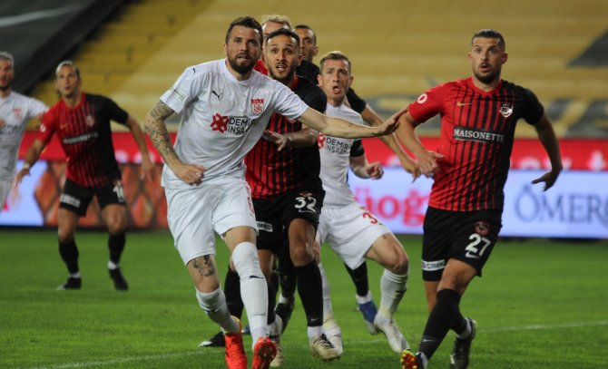 Süper Lig: Gaziantep Fk: 0 - Sivasspor: 1 (İlk Yarı)