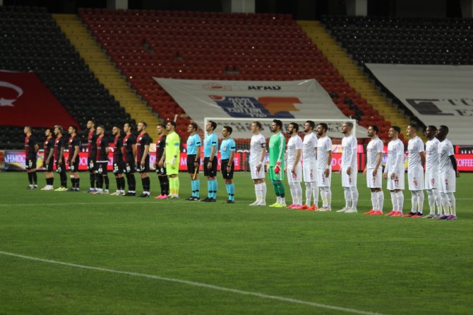 Süper Lig: Gaziantep Fk: 0 - Sivasspor: 1 (İlk Yarı)