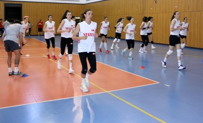 Eda Erdem Dündar: “Milli Takımı Hepimiz Çok Özledik”
