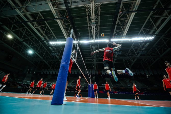Nedim Özbey: “Erkek Voleybolunu Özlenen Yere Getireceğiz”