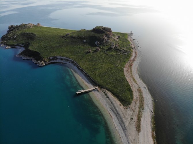 Van Gölü’nün El Değmemiş Güzelliği ’Çarpanak Adası’ Baharla Bambaşka Güzel