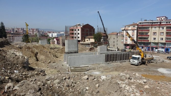 Türkiye’nin En Maliyetli Şehir İçi Yolları Arasında Gösterilen Kanuni Bulvarı’nda Çalışmalar Sürüyor