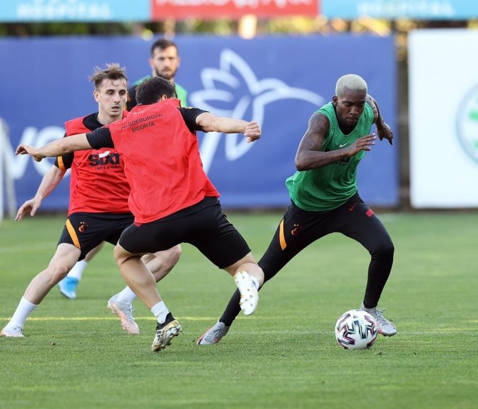 Galatasaray Derbinin Taktiğini Çalıştı