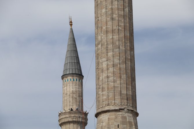 Ayasofya Camii’ne 87 Yıl Sonra İlk Mahya Asıldı