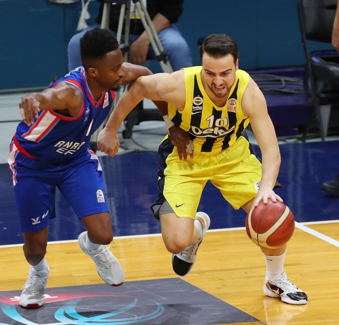 Derbi Anadolu Efes’in