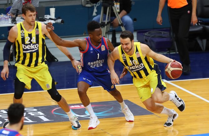Derbi Anadolu Efes’in