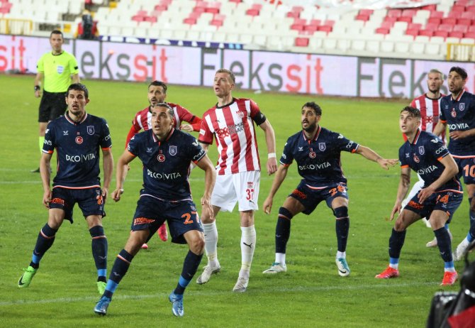 Süper Lig: Dg Sivasspor: 0 - Medipol Başakşehir : 0 (Maç Sonucu)