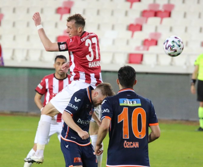 Süper Lig: Dg Sivasspor: 0 - Medipol Başakşehir : 0 (Maç Sonucu)