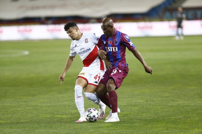 Süper Lig: Trabzonspor: 1 - Antalyaspor: 0 (İlk Yarı)