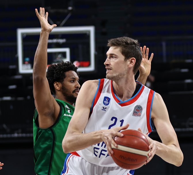 Ing Basketbol Süper Ligi: Anadolu Efes: 84 - Darüşşafaka: 74