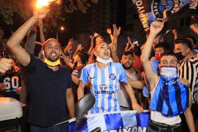Adana Demirspor’un 26 Yıl Sonra Gelen Şampiyonluğu, Kentte Coşkuyla Kutlandı