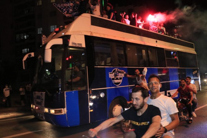Adana Demirsporlu Taraftalar Şampiyonluğu Araçlarıyla Konvoy Yaparak Kutluyor
