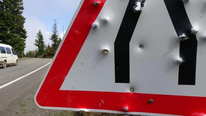 Trafik Tabelaları Magandaların Hedef Tahtası Oldu