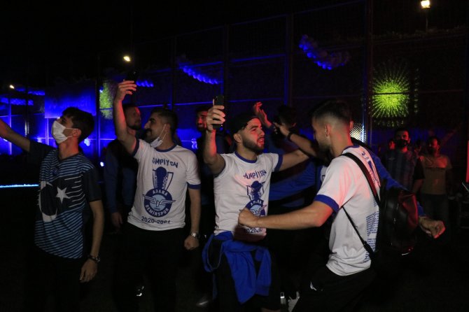 Adana Demirspor, Tesislerde Havai Fişek Gösterisi Ve Konfetilerle Karşılandı