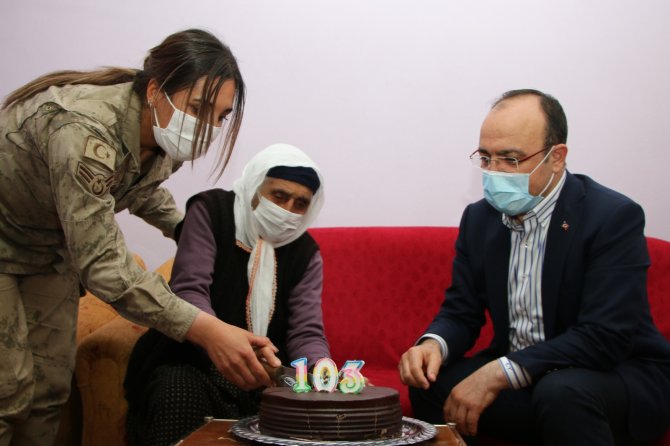Şahide Nine 103 Yaşına Girdi, İlk Defa Doğum Günü Kutladı, İlk Defa Vali Gördü