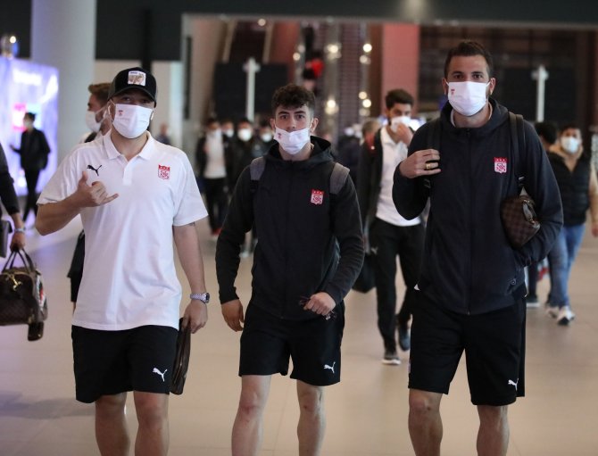 Sivasspor Kafilesi İstanbul’a Ulaştı