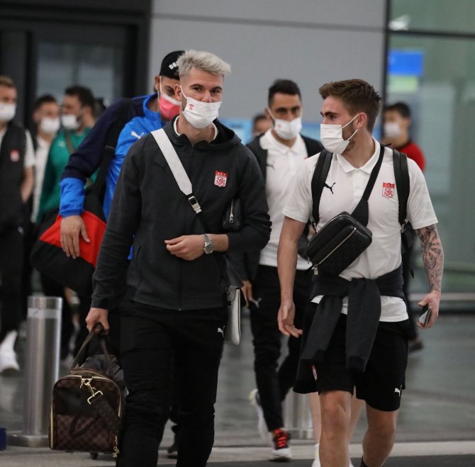 Sivasspor Kafilesi İstanbul’a Ulaştı