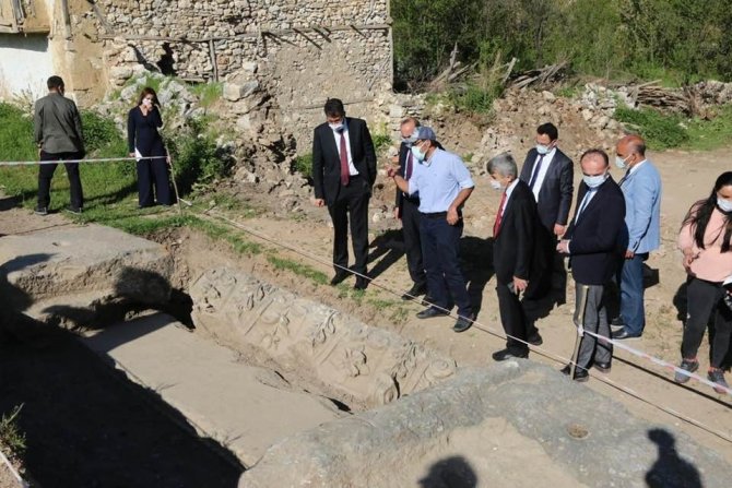 Aizanoi Antik Kenti’ndeki Kazılarda Agoranın Giriş Kapısına Ulaşıldı