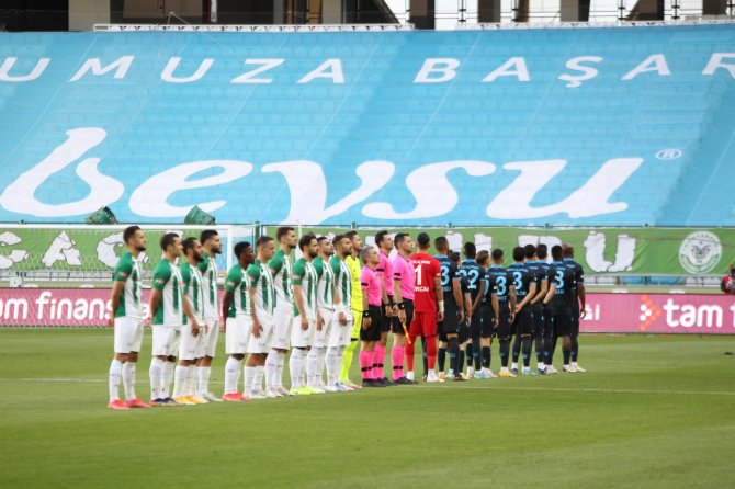 Süper Lig: Konyaspor: 0 - Trabzonspor: 0 (İlk Yarı)