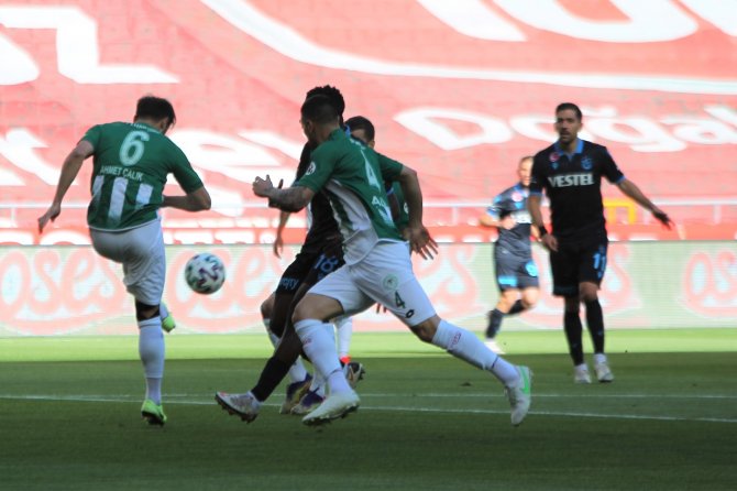 Süper Lig: Konyaspor: 0 - Trabzonspor: 0 (İlk Yarı)