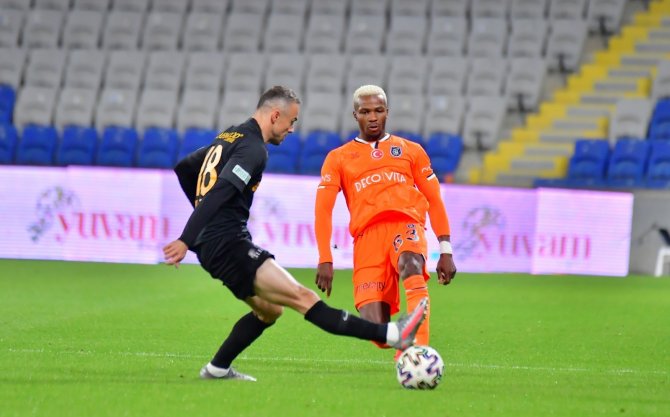 Süper Lig: Medipol Başakşehir: 0 - Kayserispor: 0 (İlk Yarı)