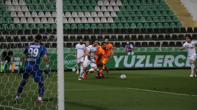 Süper Lig: Denizlispor: 0 - Galatasaray: 2 (İlk Yarı)