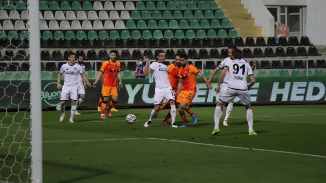 Süper Lig: Denizlispor: 0 - Galatasaray: 2 (İlk Yarı)
