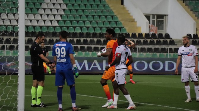 Süper Lig: Denizlispor: 0 - Galatasaray: 2 (İlk Yarı)