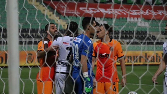 Süper Lig: Denizlispor: 0 - Galatasaray: 2 (İlk Yarı)