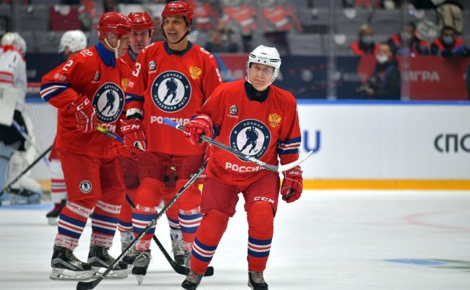 Putin, Buz Hokeyi Maçında 8 Sayı Birden Atarak Şov Yaptı