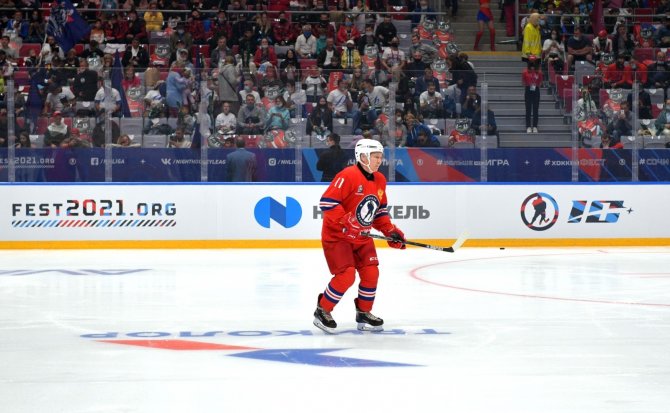 Putin, Buz Hokeyi Maçında 8 Sayı Birden Atarak Şov Yaptı