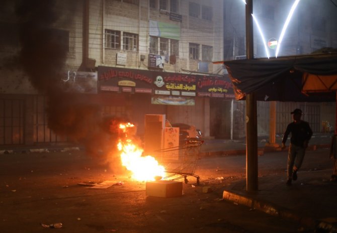 İsrail Güçlerin, El Halil’de Filistinlilerin Protestosuna Müdahale: 35 Yaralı