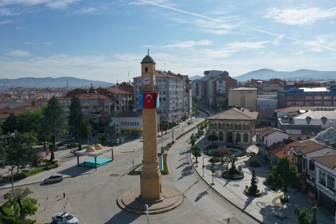 Tarihi Saat Kulesi’ne Doğu Türkistan Ve Filistin Bayrağı Asıldı