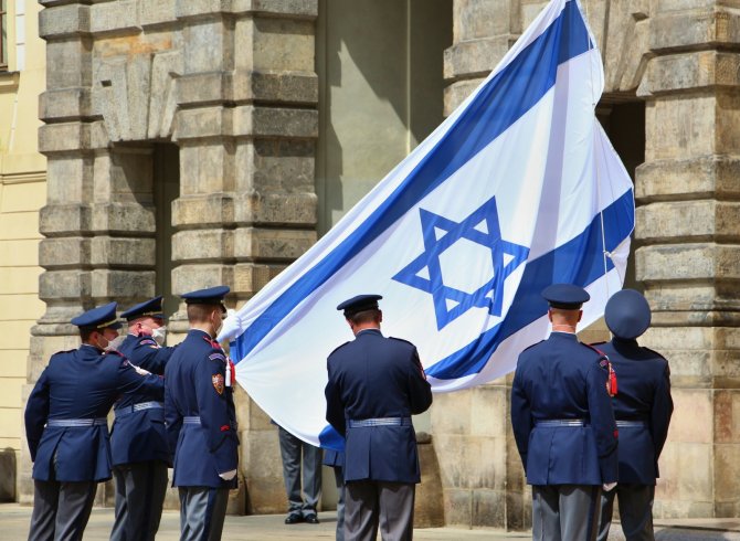Çekya, Prag Kalesi’ne İsrail Bayrağı Astı