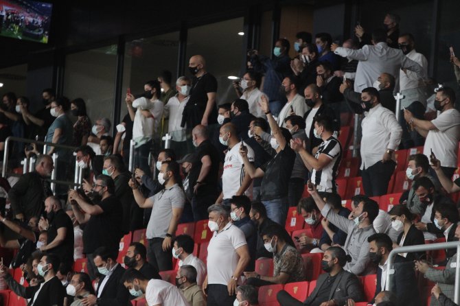 Süper Lig: Göztepe: 1 - Beşiktaş: 1 (İlk Yarı)