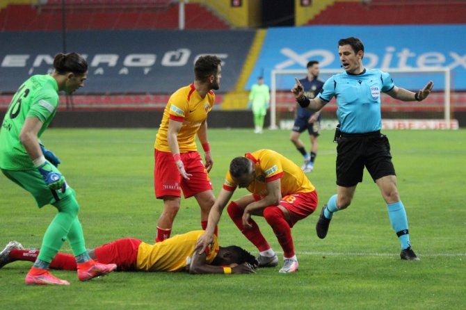Süper Lig: Kayserispor: 1 - Fenerbahçe: 2 (Maç Sonucu)