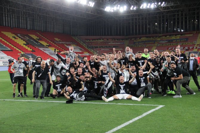 Beşiktaş, Şampiyonluğu Kutluyor