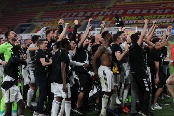 Beşiktaş, Şampiyonluğu Kutluyor