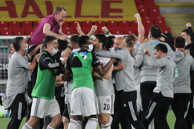 Beşiktaş, Şampiyonluğu Kutluyor