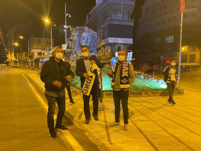 Kısıtlamaya Rağmen Beşiktaş’ın Şampiyonluğunu Kutladılar
