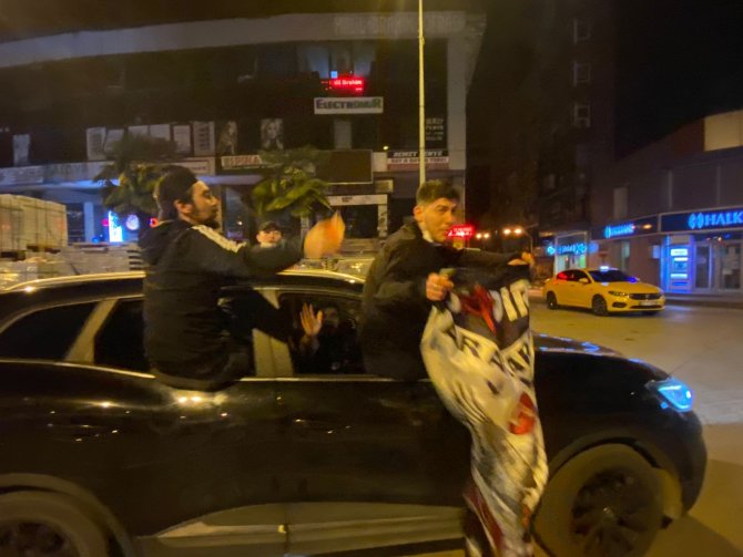Kısıtlamaya Rağmen Beşiktaş’ın Şampiyonluğunu Kutladılar