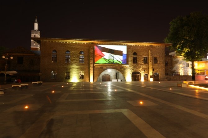 Diyarbakır’ın Tarihi Dokuları Ulu Cami Ve Tek Beden Burcu’na Filistin Bayrağı Yansıtıldı