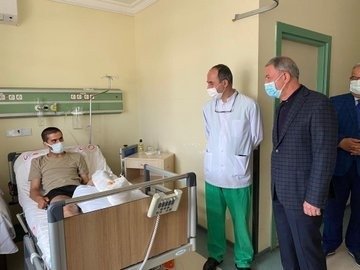 Bakan Akar, Irak’ın Kuzeyinde Yaralanan Mehmetçiği Ziyaret Etti