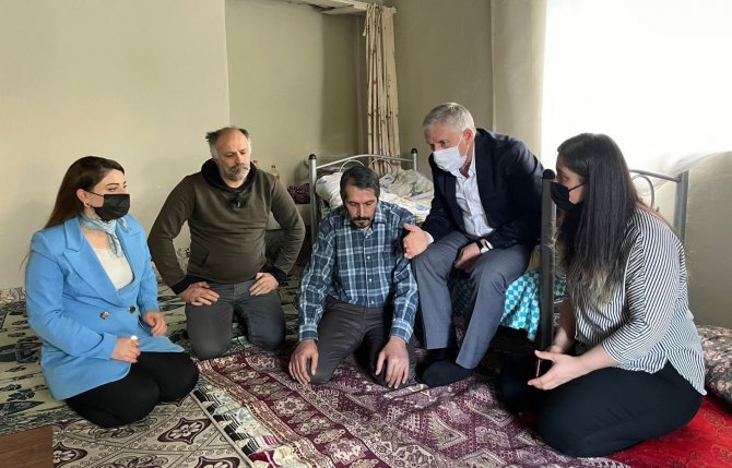 Başkan Özbek’ten Yılın Annesine Ziyaret