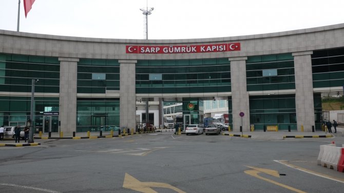 Sarp Sınır Kapısı’nda Tır Trafiği Normale Döndü