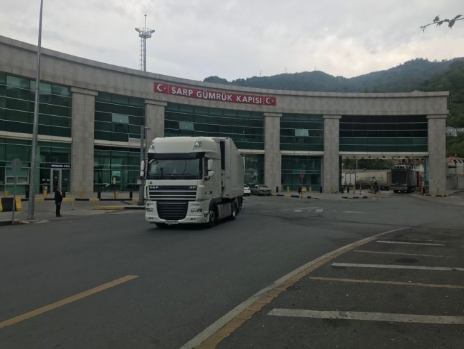 Sarp Sınır Kapısı’nda Tır Trafiği Normale Döndü
